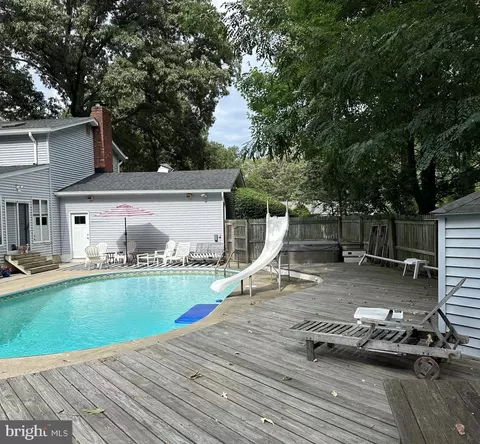 227 Falcon Dr, Pasadena, MD 21122 photo 27