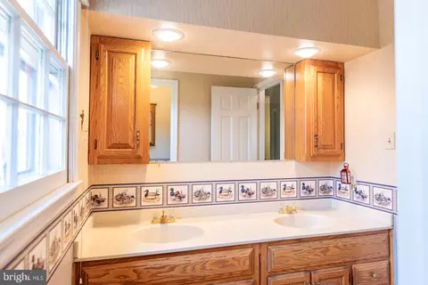 227 Falcon Dr, Pasadena, MD 21122 photo 22