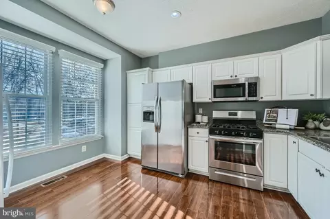264 Seneca Ter, Pasadena, MD 21122 photo 2