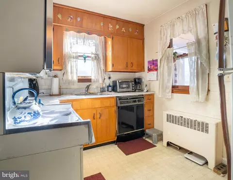 8470 Bedford Rd, Pasadena, MD 21122 photo 9