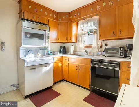 8470 Bedford Rd, Pasadena, MD 21122 photo 10