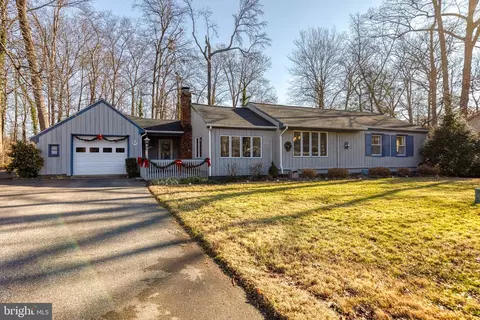 3921 River Club Dr, Edgewater, MD 21037