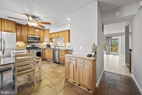 3465 Old Crown Dr, Pasadena, MD 21122 photo 5