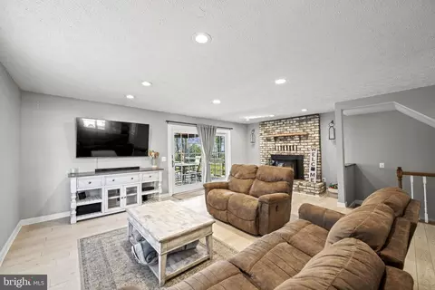 3465 Old Crown Dr, Pasadena, MD 21122 photo 11