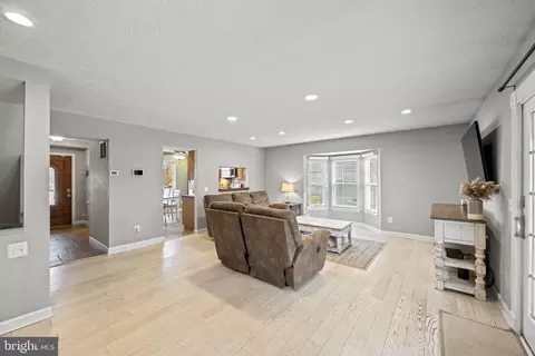 3465 Old Crown Dr, Pasadena, MD 21122 photo 10