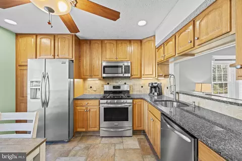 3465 Old Crown Dr, Pasadena, MD 21122 photo 7