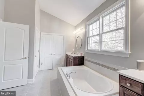 Bath - 8946 Sahalee Ct, Pasadena, MD 21122 photo 6 of 8