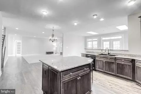 Kitchen - 8946 Sahalee Ct, Pasadena, MD 21122 photo 4 of 6
