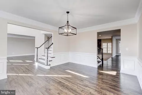 Entry Way - 8946 Sahalee Ct, Pasadena, MD 21122 photo 3 of 7