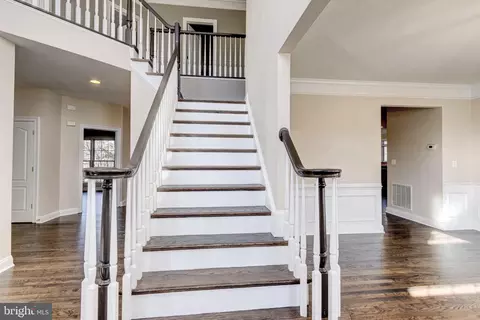Entry Way - 8946 Sahalee Ct, Pasadena, MD 21122 photo 1 of 7