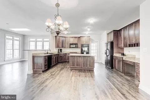 Kitchen - 8946 Sahalee Ct, Pasadena, MD 21122 photo 1 of 6