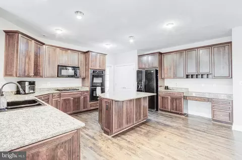 Kitchen - 8946 Sahalee Ct, Pasadena, MD 21122 photo 3 of 6