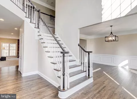 Entry Way - 8946 Sahalee Ct, Pasadena, MD 21122 photo 2 of 7