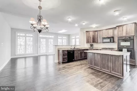 Kitchen - 8946 Sahalee Ct, Pasadena, MD 21122 photo 2 of 6