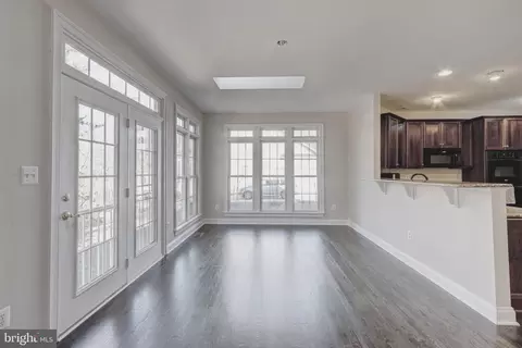 Entry Way - 8946 Sahalee Ct, Pasadena, MD 21122 photo 4 of 7