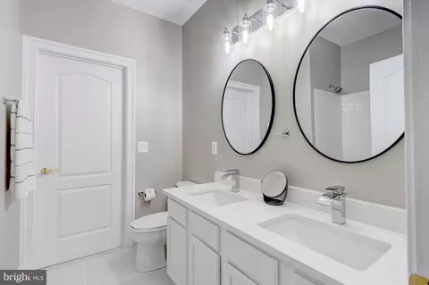 Bath - 8946 Sahalee Ct, Pasadena, MD 21122 photo 2 of 8