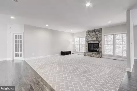Living - 8946 Sahalee Ct, Pasadena, MD 21122 photo 4 of 4