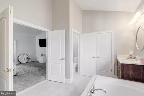 Bath - 8946 Sahalee Ct, Pasadena, MD 21122 photo 7 of 8