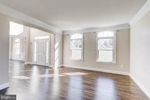 Living - 8946 Sahalee Ct, Pasadena, MD 21122 photo 1 of 4