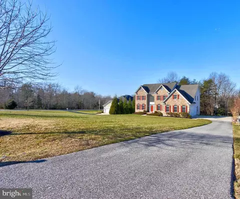 Exterior - 8946 Sahalee Ct, Pasadena, MD 21122 photo 4 of 6