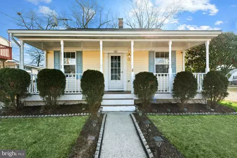 101 Chestnut Ln, Glen Burnie, MD 21061