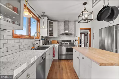 1938 Cedar Rd, Pasadena, MD 21122 photo 12