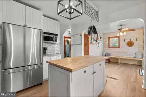 1938 Cedar Rd, Pasadena, MD 21122 photo 16