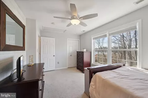 Bedroom - 1089 Walnut Ave, North Beach, MD 20714 photo 4 of 7