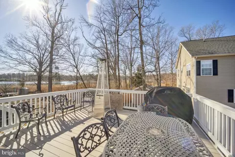 Exterior - 1089 Walnut Ave, North Beach, MD 20714 photo 4 of 9