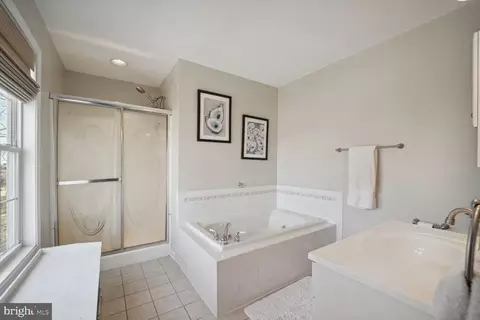 Bath - 1089 Walnut Ave, North Beach, MD 20714 photo 4 of 6
