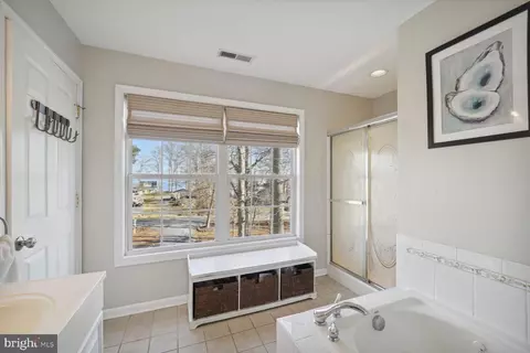Bath - 1089 Walnut Ave, North Beach, MD 20714 photo 3 of 6