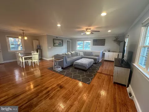 231 Inlet Dr, Pasadena, MD 21122 photo 4