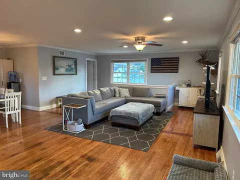 231 Inlet Dr, Pasadena, MD 21122 photo 3
