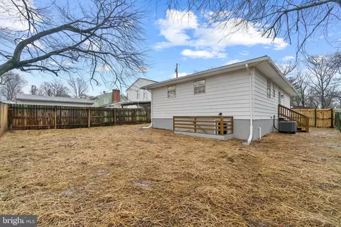1090 Locust Dr, Pasadena, MD 21122 photo 38