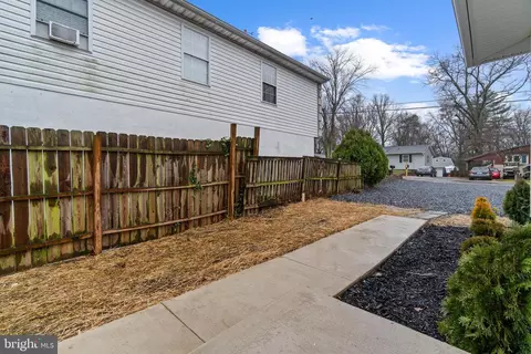 1090 Locust Dr, Pasadena, MD 21122 photo 33