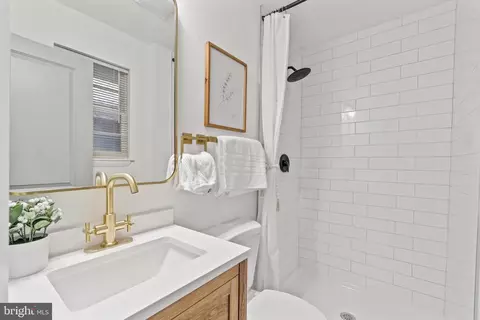 1090 Locust Dr, Pasadena, MD 21122 photo 15