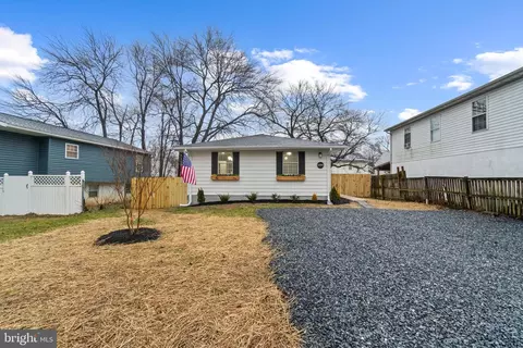 1090 Locust Dr, Pasadena, MD 21122 photo 31