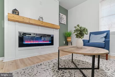 1090 Locust Dr, Pasadena, MD 21122 photo 5