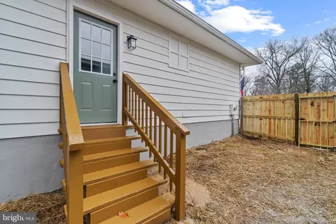 1090 Locust Dr, Pasadena, MD 21122 photo 34
