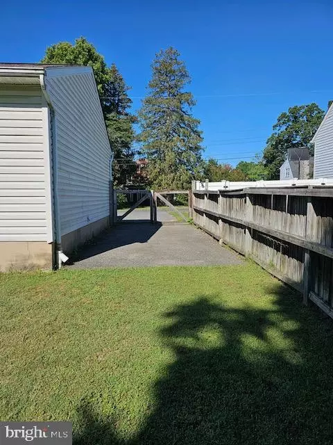 7743 W Shore Rd, Pasadena, MD 21122 photo 2