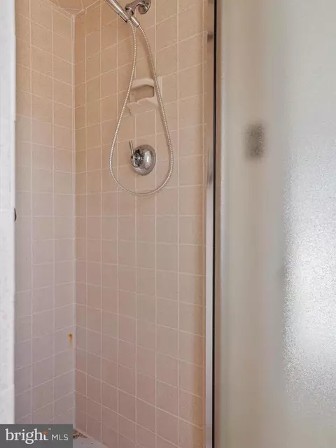 Bath - 1231 Balfour Dr, Arnold, MD 21012 photo 2 of 3