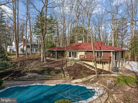1231 Balfour Dr, Arnold, MD 21012