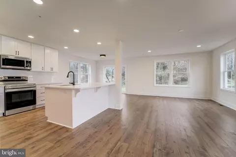 8156 Hog Neck Rd, Pasadena, MD 21122 photo 16