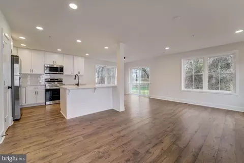 8156 Hog Neck Rd, Pasadena, MD 21122 photo 17