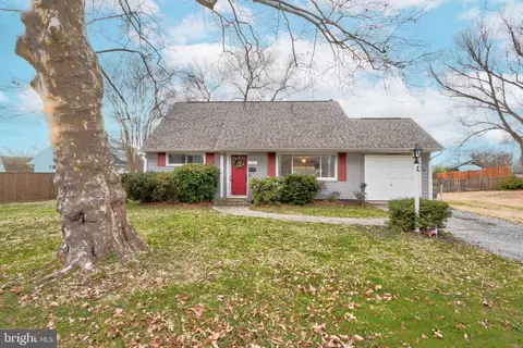 121 Elm Dr, Glen Burnie, MD 21060