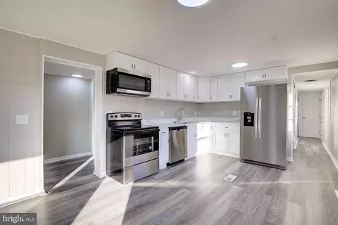 308 Seven Oak, Lothian, MD 20711