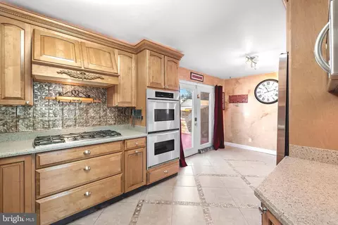 601 Mayo Rd, Glen Burnie, MD 21061
