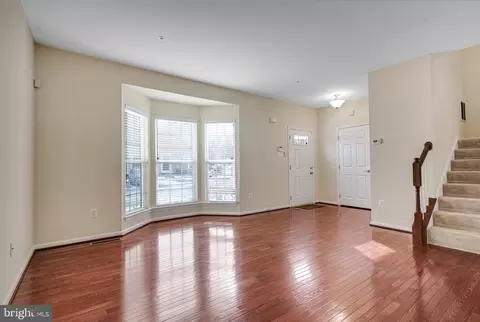 1217 Graycliff Ln, Odenton, MD 21113 photo 2