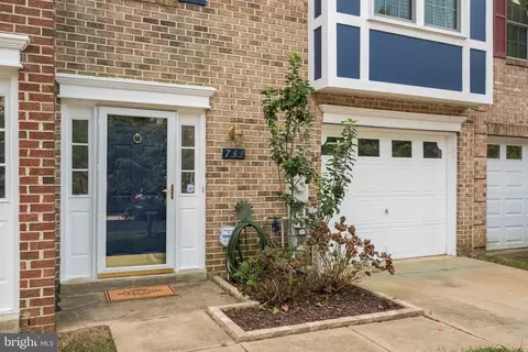 733 Pine Valley Dr, Arnold, MD 21012