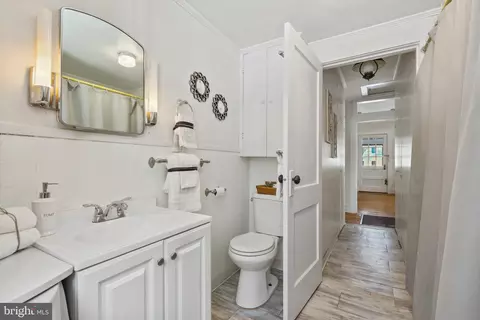 Bath - 12 Cushing Ave, Annapolis, MD 21403 photo 1 of 2